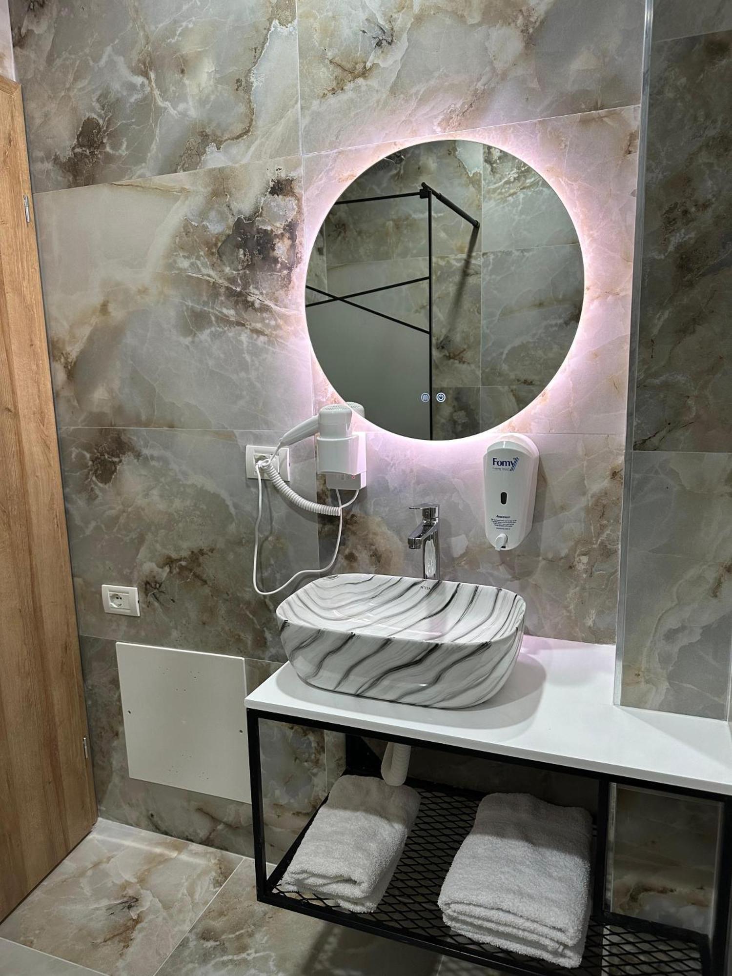 Hotel Arberia Tiranë Luaran gambar