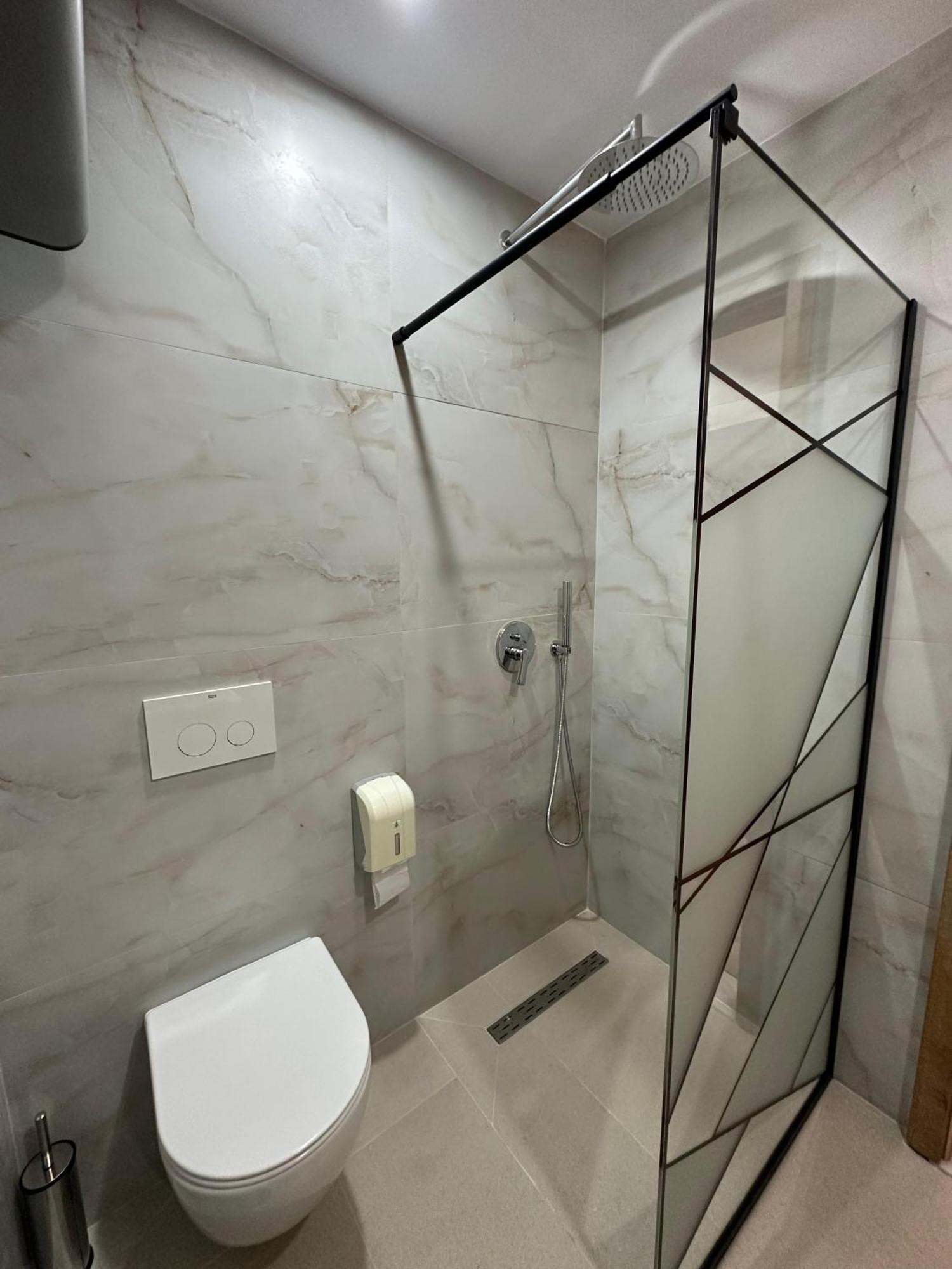 Hotel Arberia Tiranë Luaran gambar