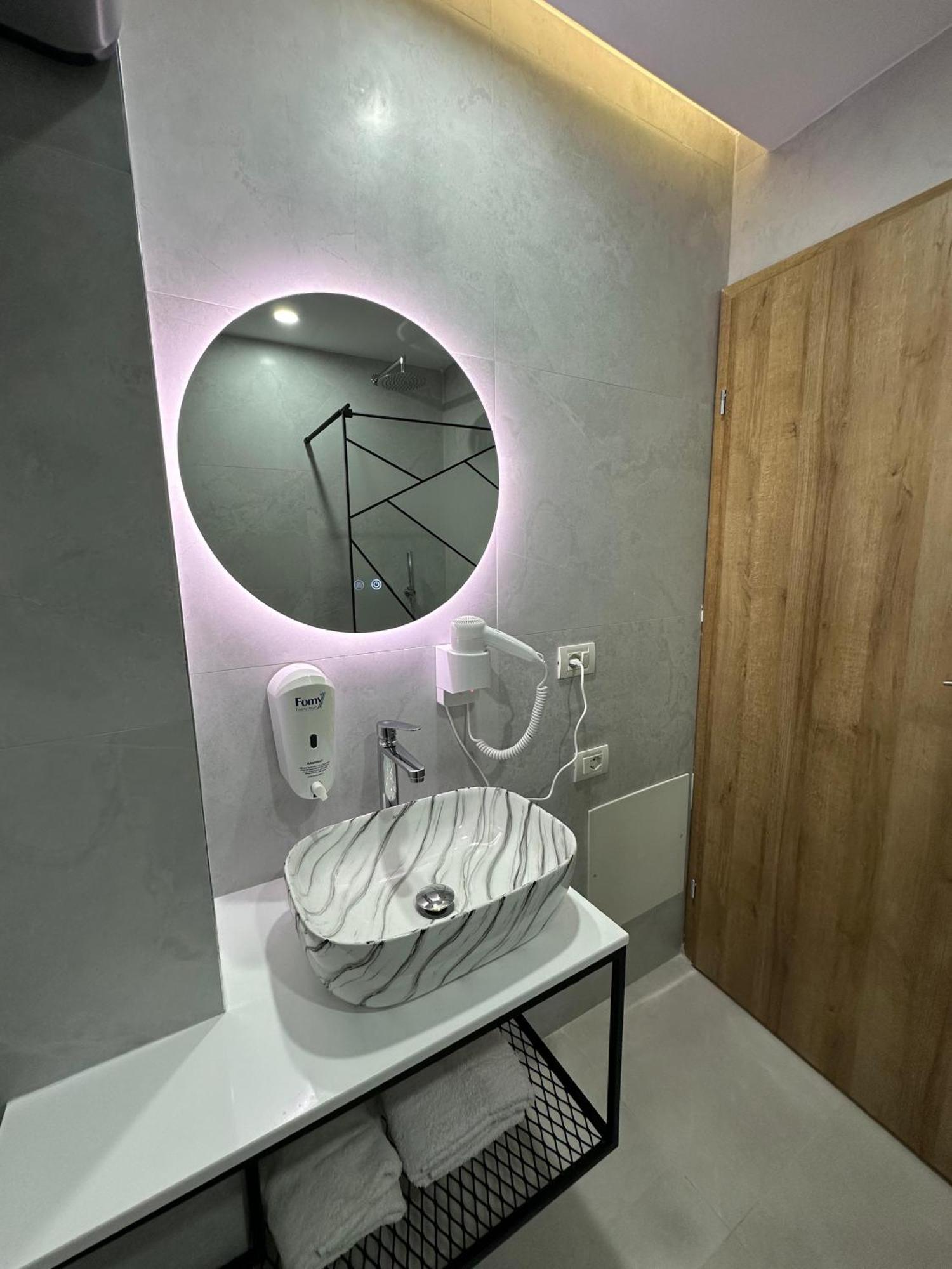 Hotel Arberia Tiranë Luaran gambar