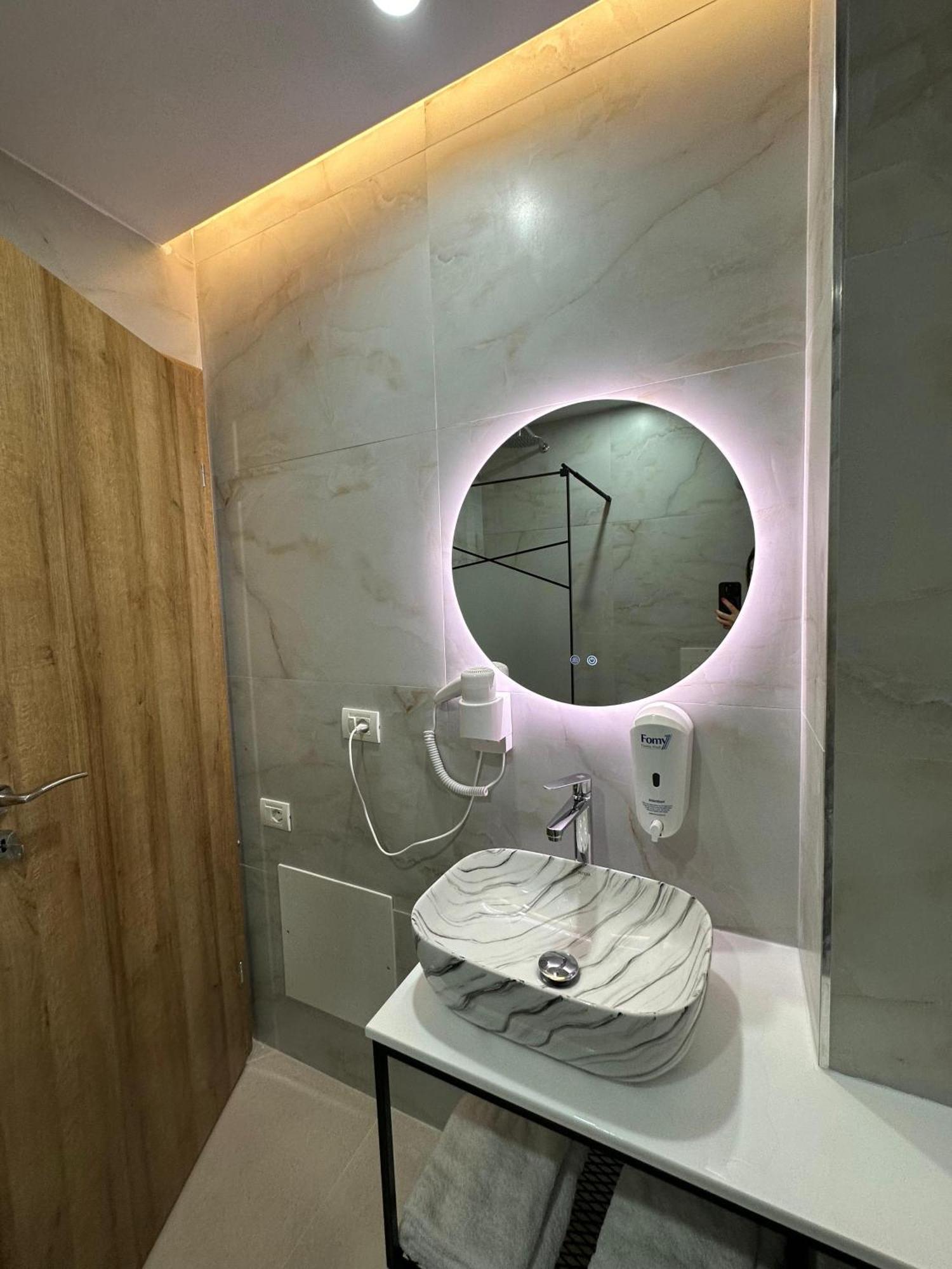 Hotel Arberia Tiranë Luaran gambar