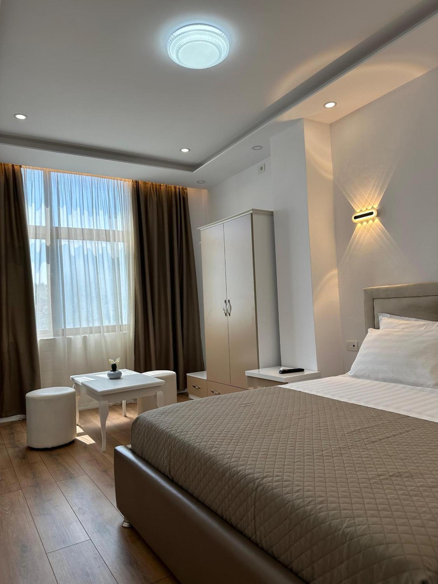 Hotel Arberia Tiranë Luaran gambar